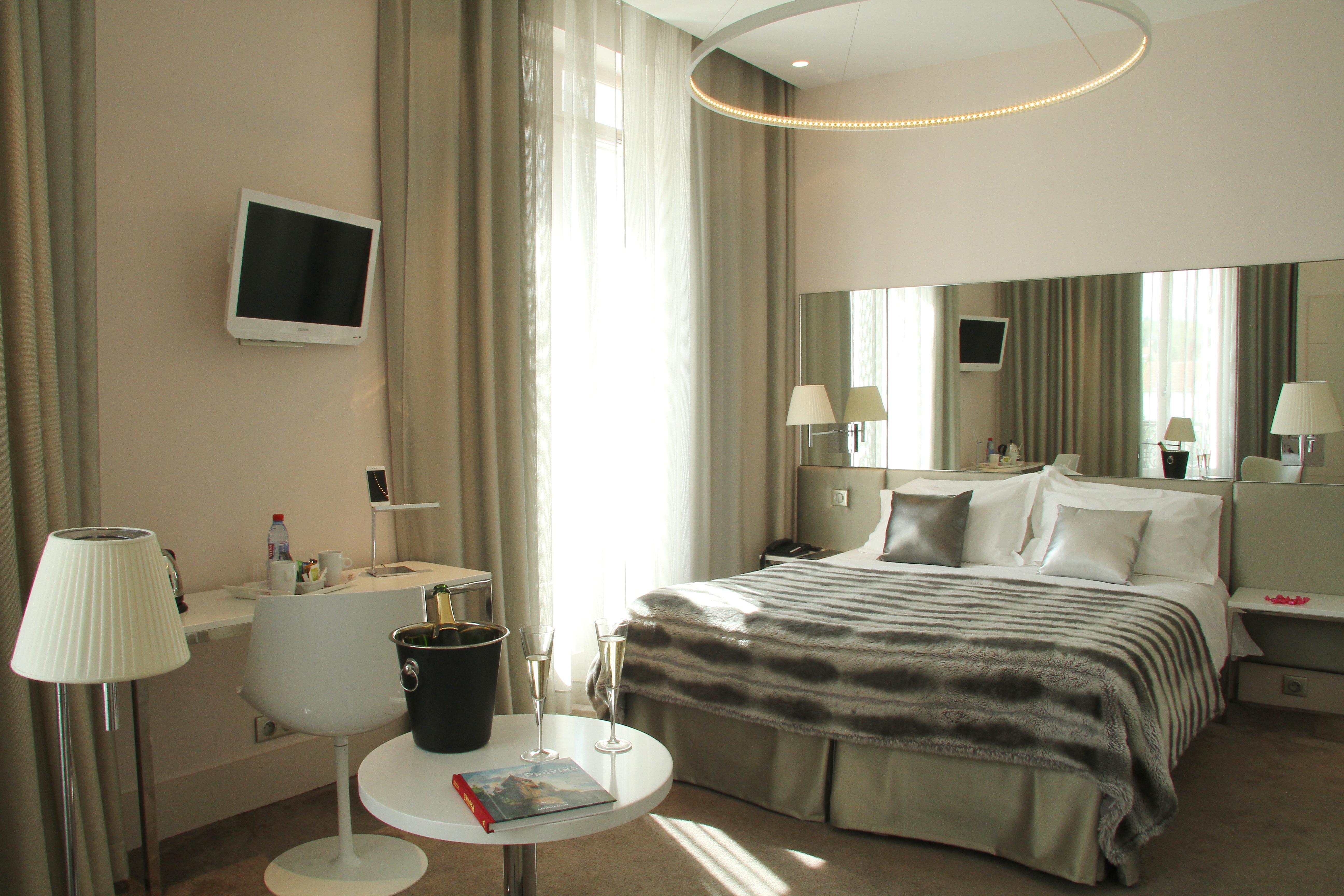 Le Cesar Hotel Провен Екстер'єр фото